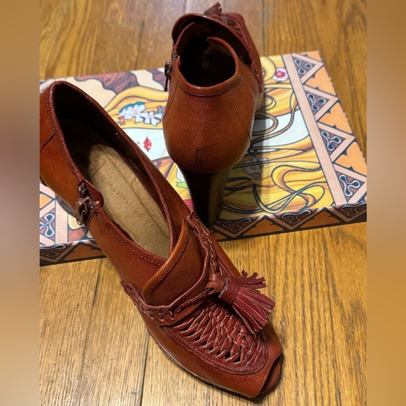 Anthro Schuler & Sons Philadelphia
Peep-Toe Platforms - Picture 4 of 9